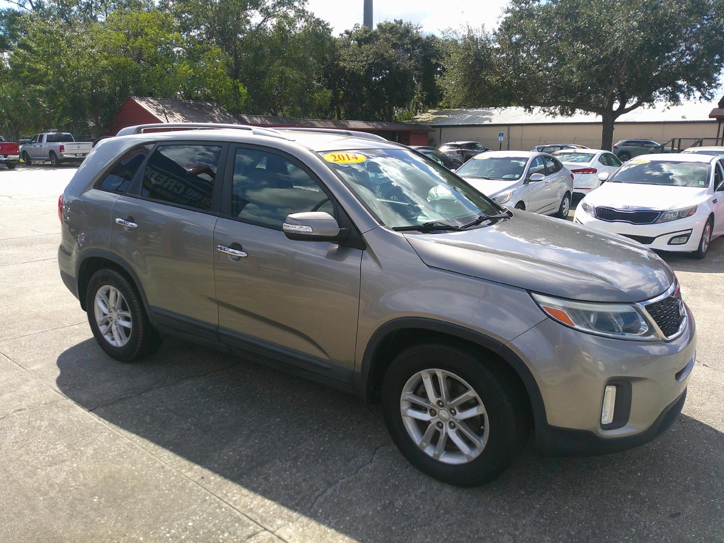 2014 GRAY KIA SORENTO LX (5XYKT3A68EG) , located at 1200 Cassat Avenue, Jacksonville, FL, 32205, (904) 695-1885, 30.302404, -81.731033 - Photo#2